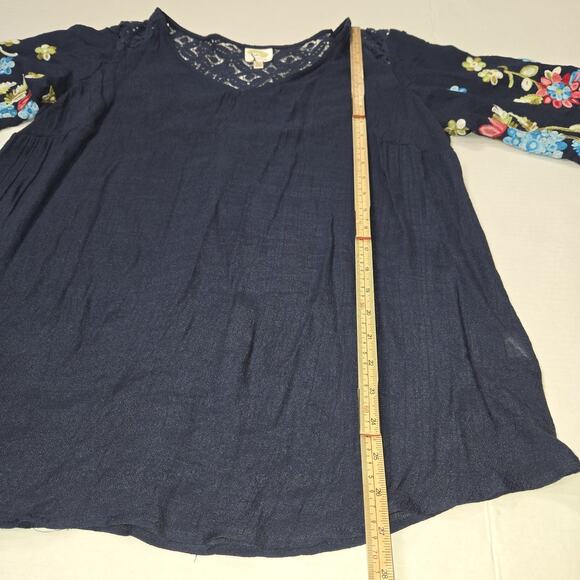 Fig & Flower Women's 1X Navy Blue Floral Embroidered Crochet V-Neck Blouse Top - Picture 5 of 10